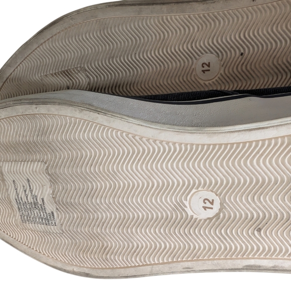 3/$20...Size 12 Men's Flats by Joe Fresh worn twice - Picture 3 of 3